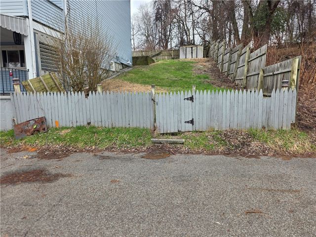 5384 Warble, Garfield, PA 15224
