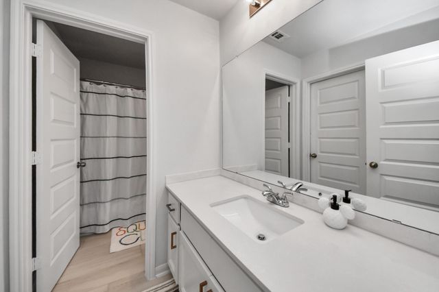 1935 Golden Leaf Drive, Missouri City, TX 77459