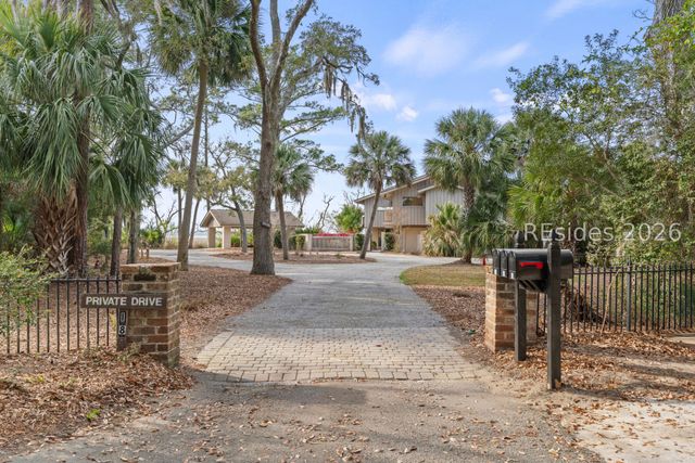 18 Nautilas Rd, Hilton Head Island, SC 29928