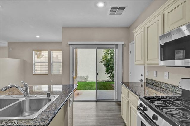 12052 Hathaway Pines Lane, Las Vegas, NV 89138