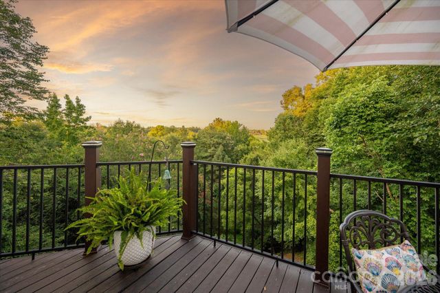 6812 Linkside Court, Charlotte, NC 28277