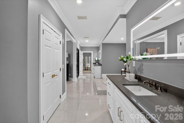 6812 Linkside Court, Charlotte, NC 28277