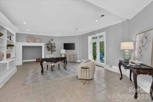 6812 Linkside Court, Charlotte, NC 28277
