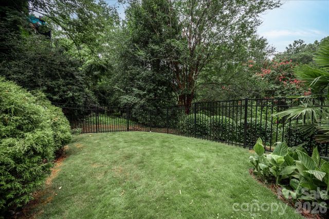 6812 Linkside Court, Charlotte, NC 28277