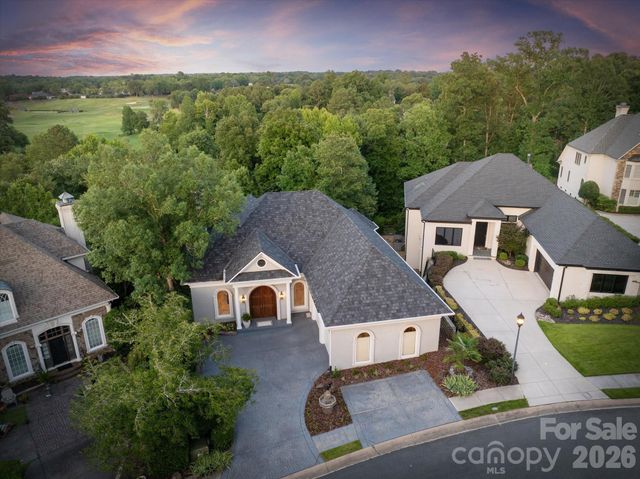 6812 Linkside Court, Charlotte, NC 28277
