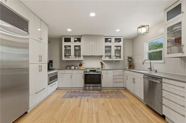 927 W 20th Terrace, Lawrence, KS 66046