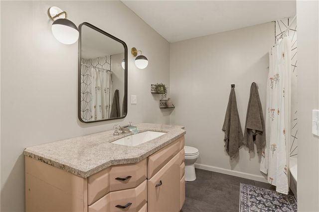 927 W 20th Terrace, Lawrence, KS 66046