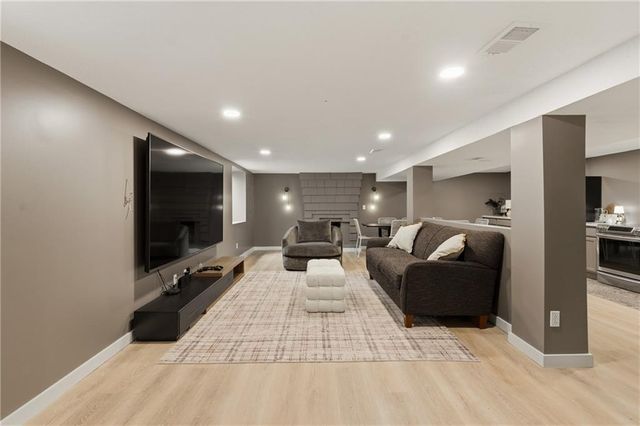 927 W 20th Terrace, Lawrence, KS 66046