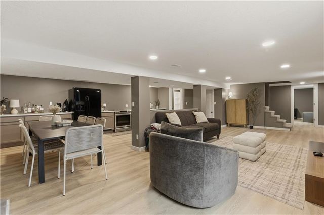 927 W 20th Terrace, Lawrence, KS 66046