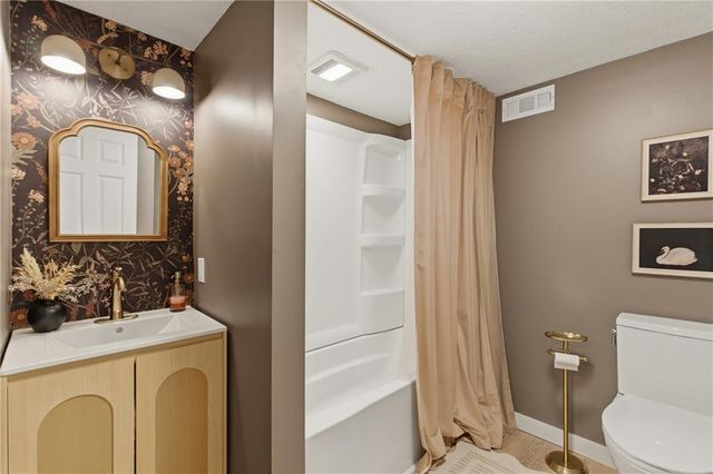 927 W 20th Terrace, Lawrence, KS 66046