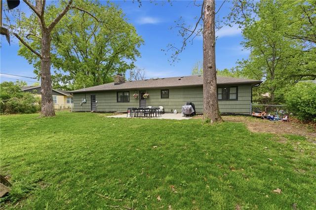 927 W 20th Terrace, Lawrence, KS 66046