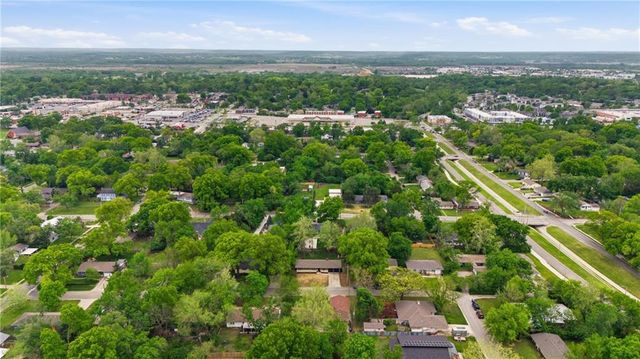 927 W 20th Terrace, Lawrence, KS 66046