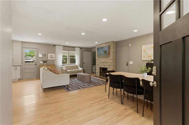 927 W 20th Terrace, Lawrence, KS 66046