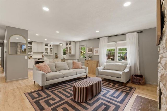 927 W 20th Terrace, Lawrence, KS 66046