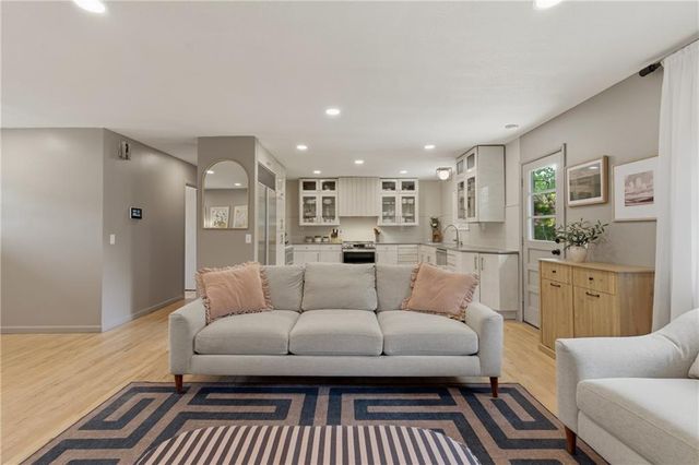 927 W 20th Terrace, Lawrence, KS 66046