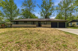 927 W 20th Terrace, Lawrence, KS 66046