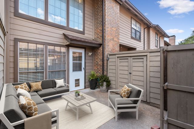 9910 Royal Lane 1105, Dallas, TX 75231