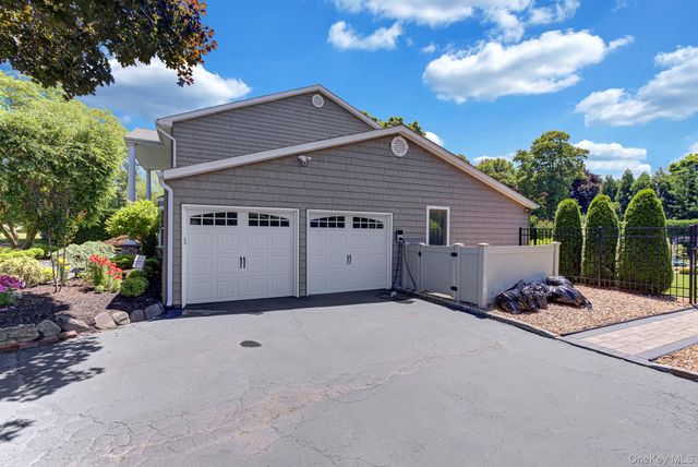 426 Wolf Hill Road, Dix Hills, NY 11746
