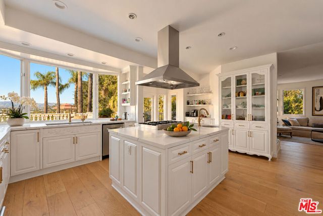 3575 Multiview Drive, Los Angeles, CA 90068