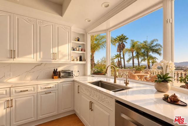 3575 Multiview Drive, Los Angeles, CA 90068