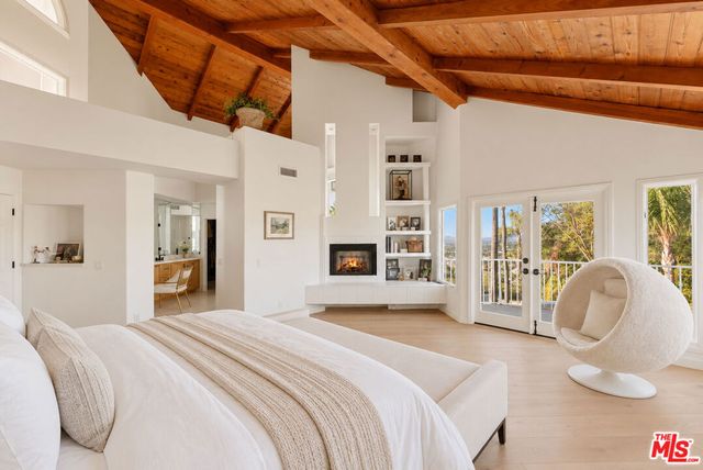 3575 Multiview Drive, Los Angeles, CA 90068