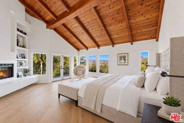 3575 Multiview Drive, Los Angeles, CA 90068
