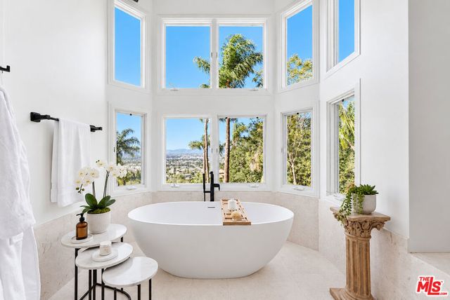 3575 Multiview Drive, Los Angeles, CA 90068
