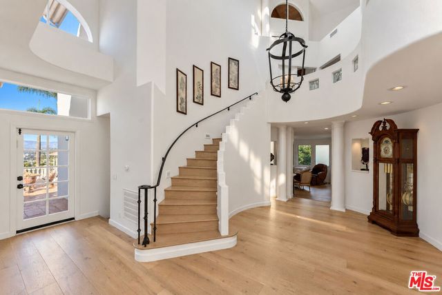 3575 Multiview Drive, Los Angeles, CA 90068