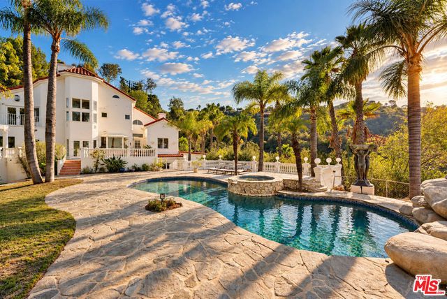 3575 Multiview Drive, Los Angeles, CA 90068