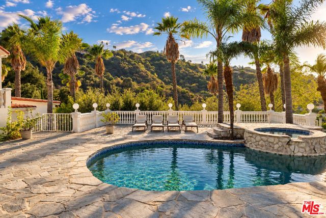 3575 Multiview Drive, Los Angeles, CA 90068
