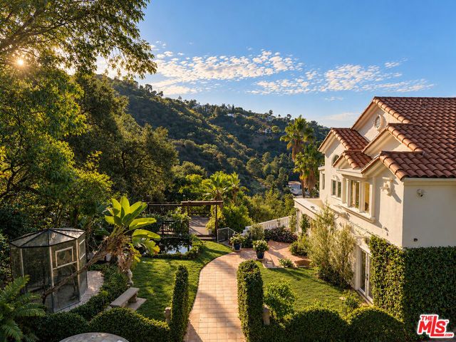 3575 Multiview Drive, Los Angeles, CA 90068
