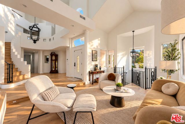 3575 Multiview Drive, Los Angeles, CA 90068