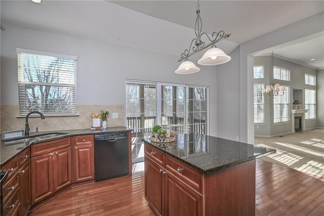 9886 Nieman Place, Overland Park, KS 66213