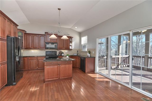 9886 Nieman Place, Overland Park, KS 66213