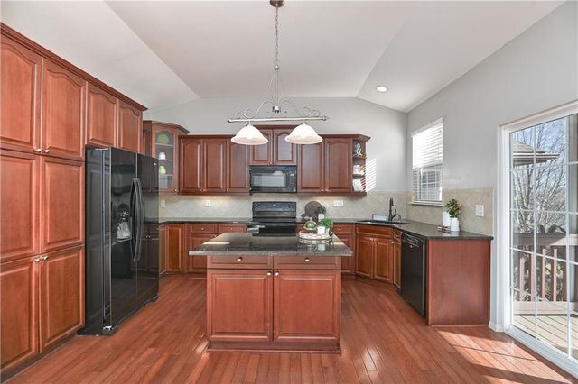 9886 Nieman Place, Overland Park, KS 66213