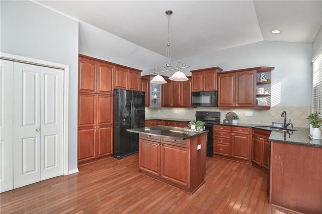 9886 Nieman Place, Overland Park, KS 66213