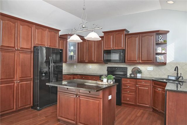 9886 Nieman Place, Overland Park, KS 66213