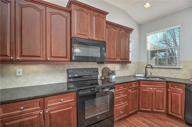 9886 Nieman Place, Overland Park, KS 66213