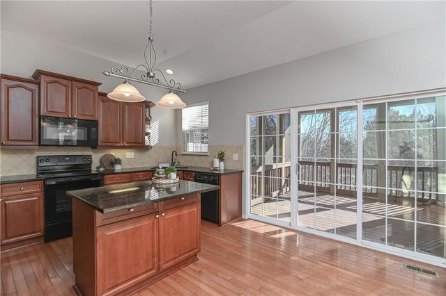 9886 Nieman Place, Overland Park, KS 66213