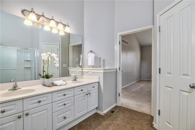 9886 Nieman Place, Overland Park, KS 66213