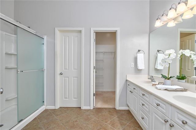 9886 Nieman Place, Overland Park, KS 66213