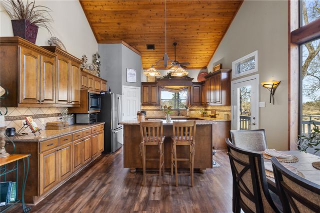 2250 Dillard Road, Brenham, TX 77833