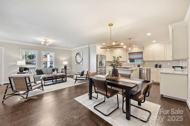 1044 Lunsford Place, Charlotte, NC 28205