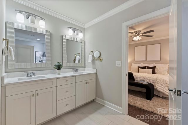 1044 Lunsford Place, Charlotte, NC 28205