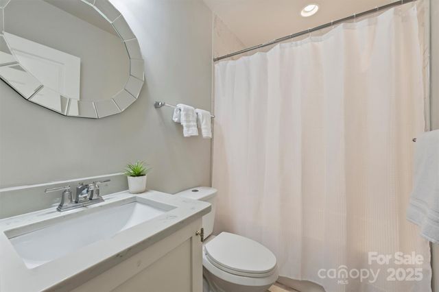 1044 Lunsford Place, Charlotte, NC 28205