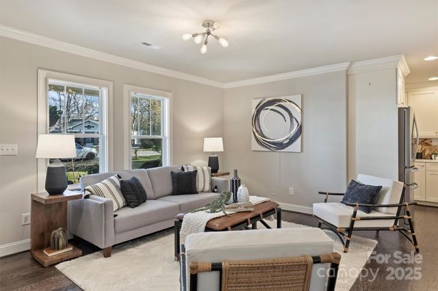 1044 Lunsford Place, Charlotte, NC 28205