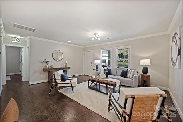 1044 Lunsford Place, Charlotte, NC 28205