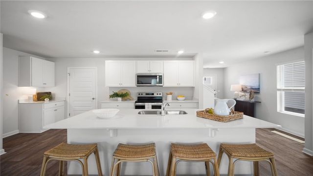 1040 Lakes Blvd, Brunswick, GA 31525