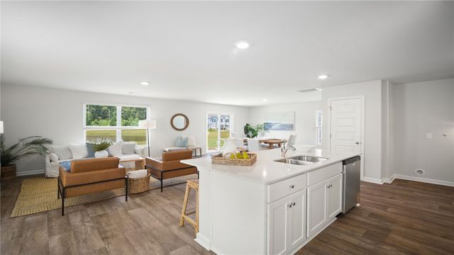 1040 Lakes Blvd, Brunswick, GA 31525