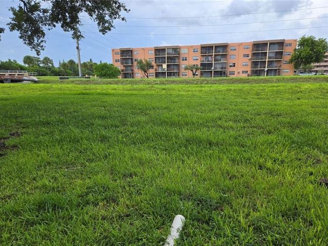 8590 Sunrise Lakes Boulevard 106, Sunrise, FL 33322